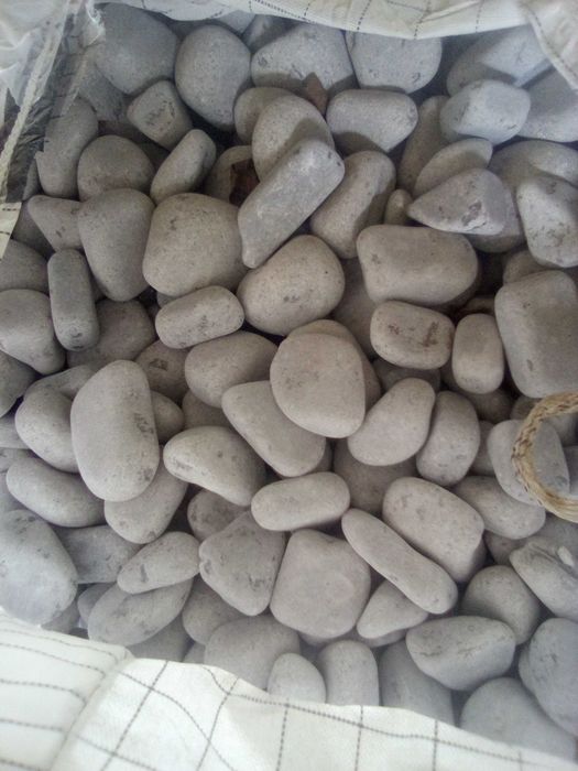 seixo rolado cinzento para decoração de jardins