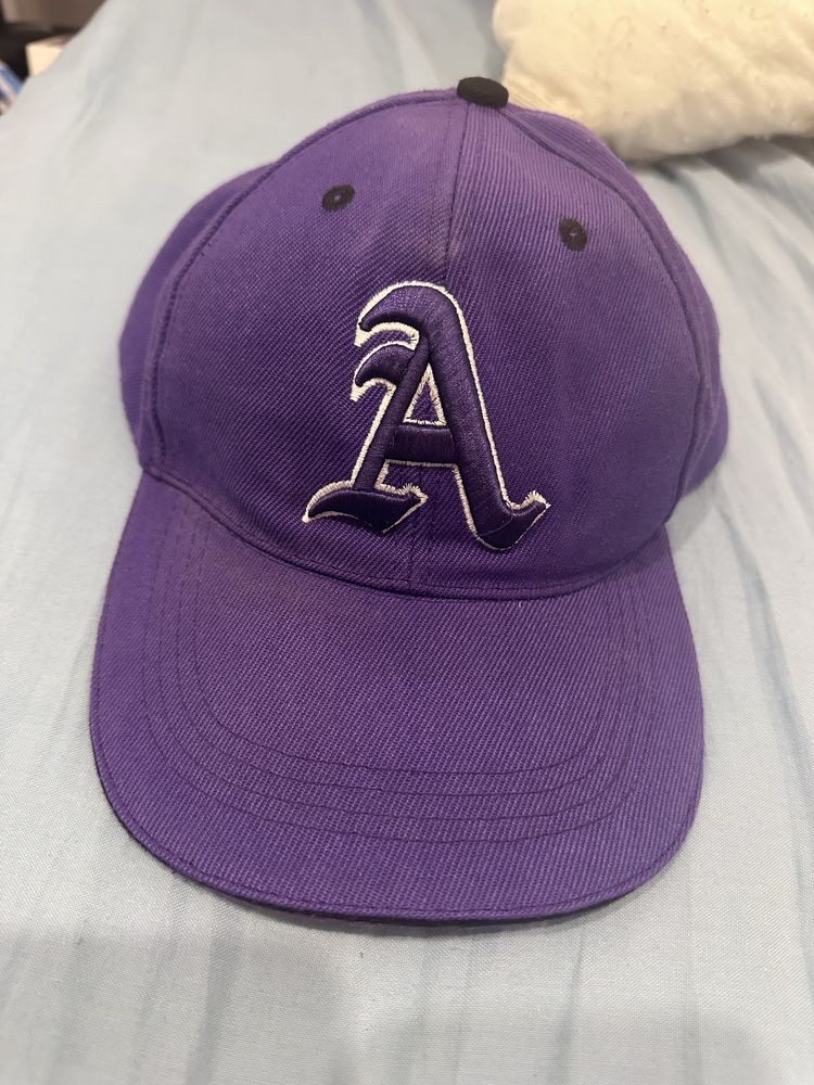Boné roxo estiloso