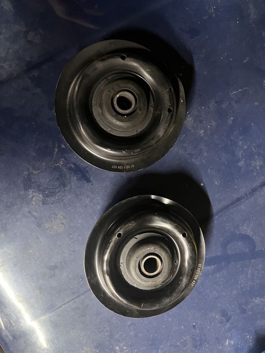 Передні опори на бмв е34 нові