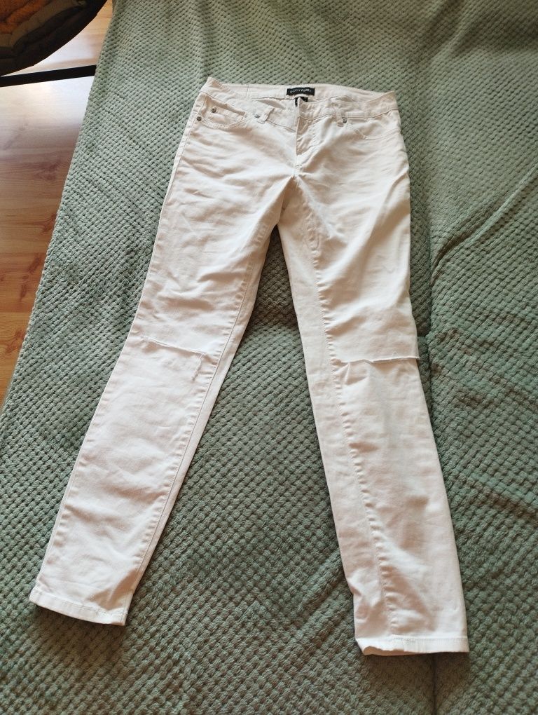 Spodnie białe rozmiar 40 dzinsowe