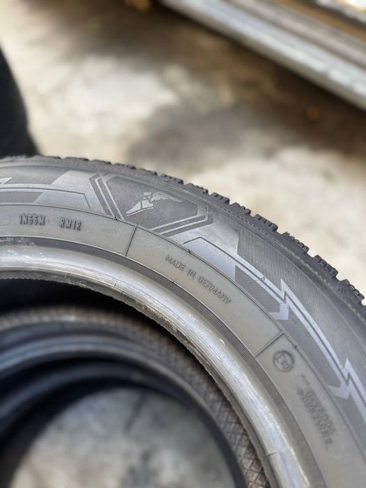 Зимові шини 215 60 R16 Goodyear