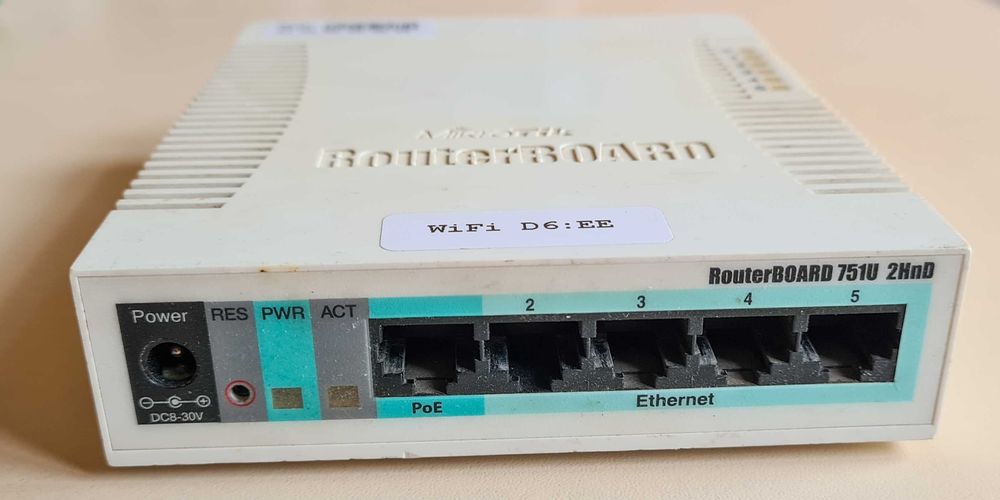 Маршрутизатор роутер MikroTik RB751U 2HnD RouterBOARD 5x10/100 LAN VPN