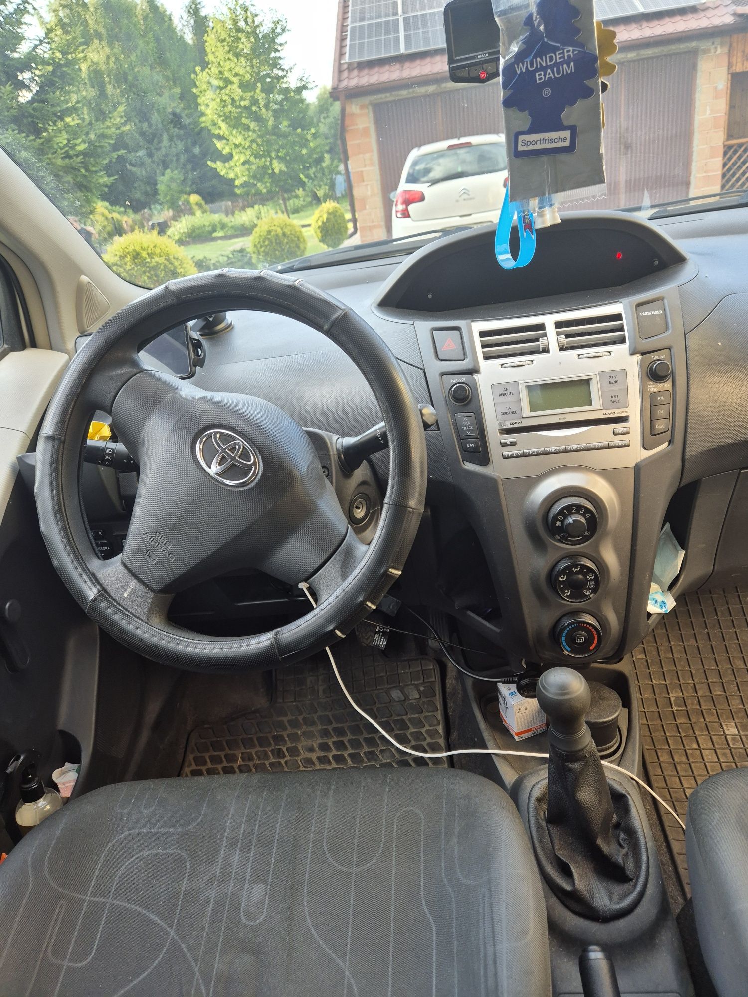 Toyota Yaris srebrna 2010