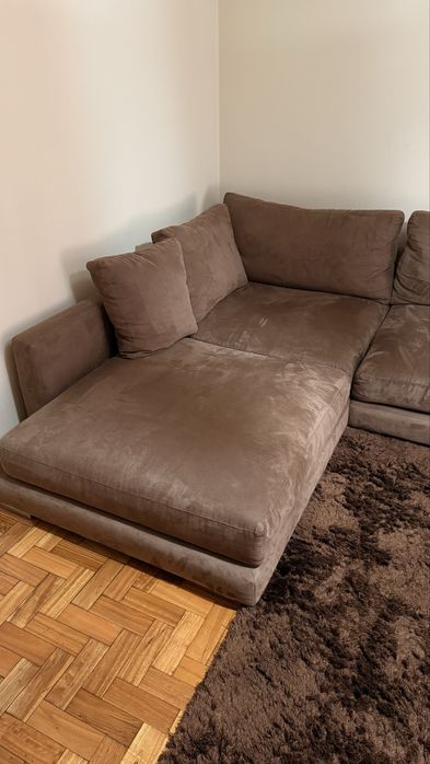 Sofá com chaise longue