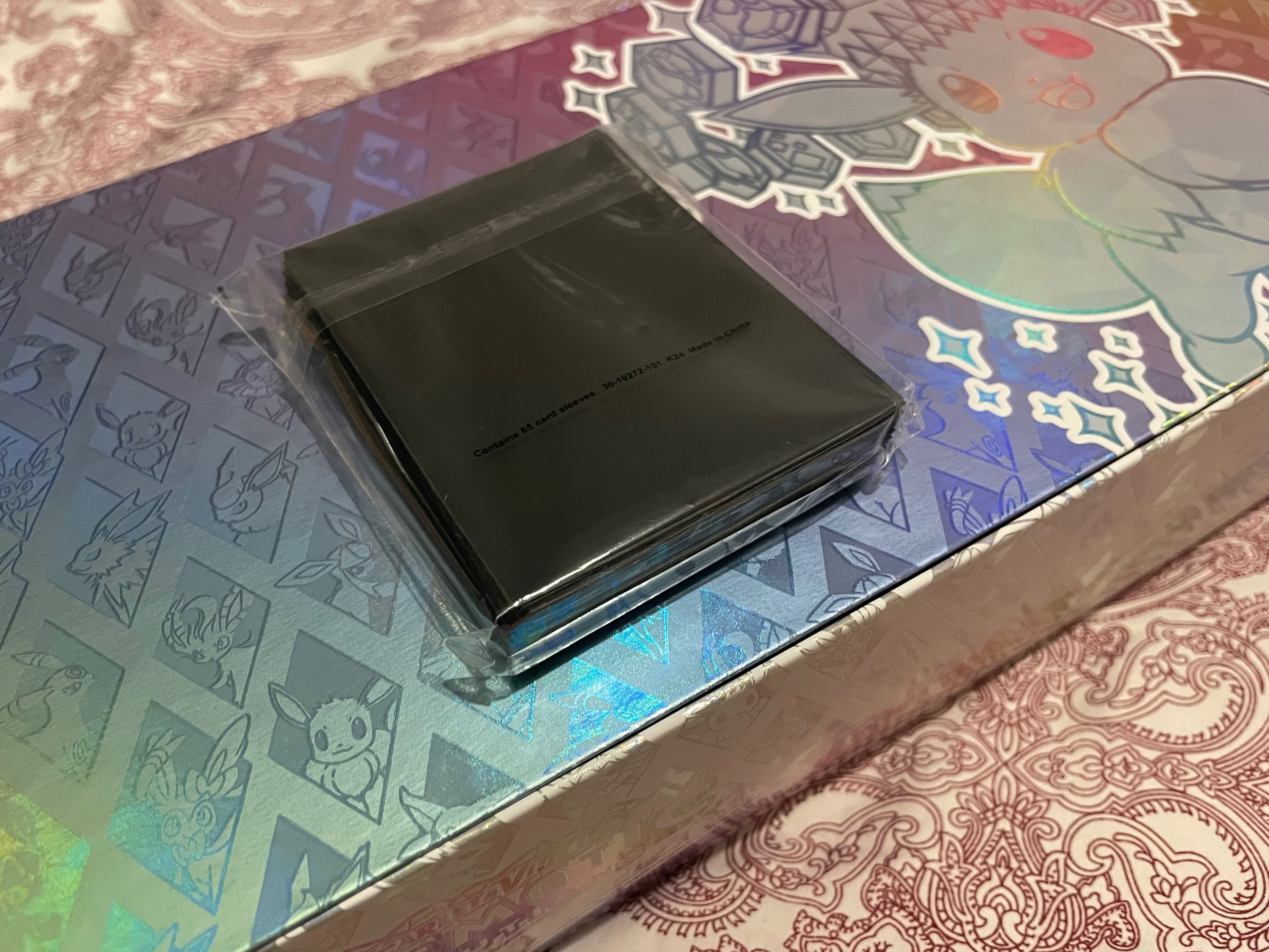 Vendo sleeves com Eevee e as suas Evoluções