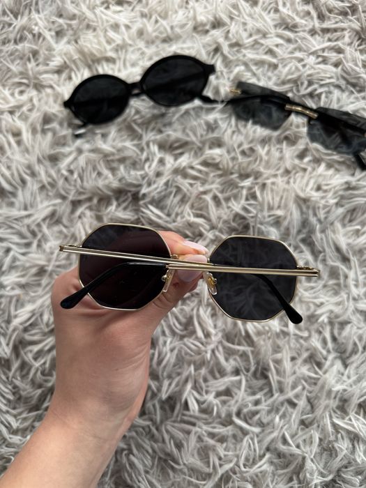 Сонцезахисні жіночі окуляри чорні з золотою оправою