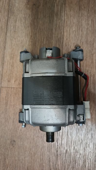 Продам запчастини до пральної машинки Аriston AVSD 109