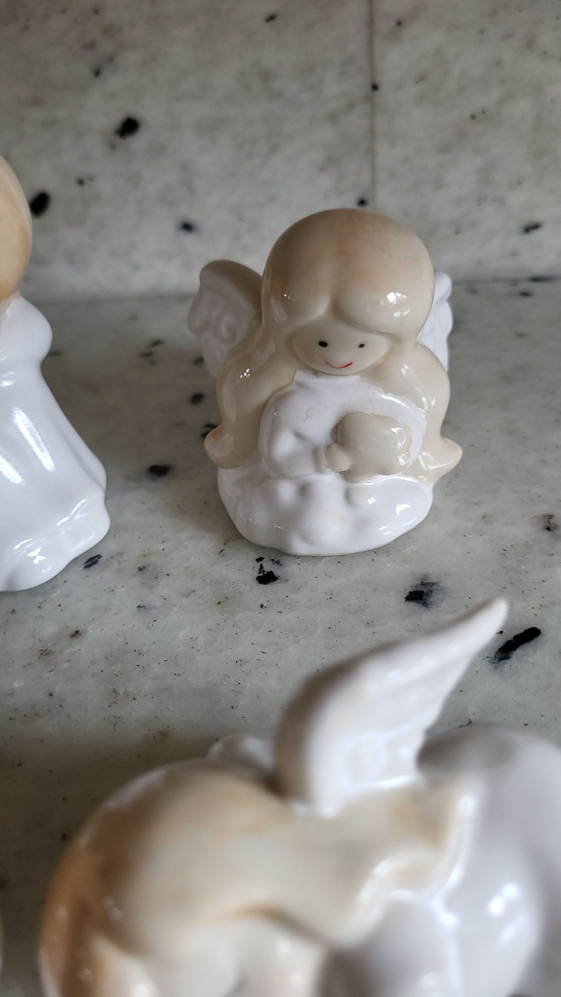 Zestaw ceramicznych aniołków