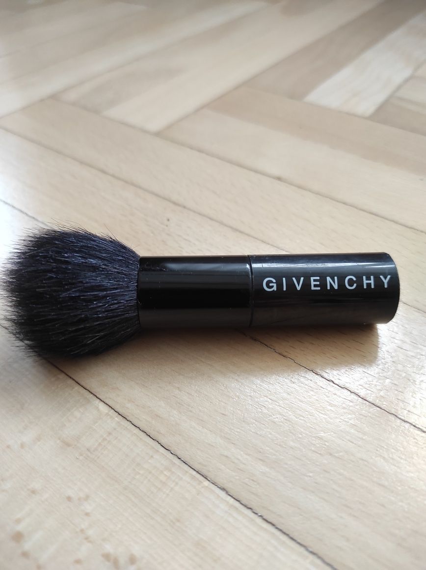 GIVENCHY pędzel do makijażu