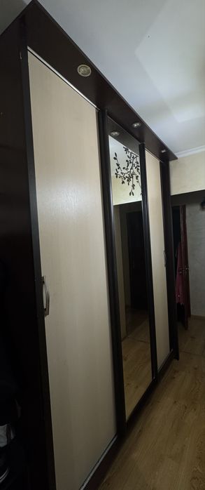 Шафа купе з дзеркалом