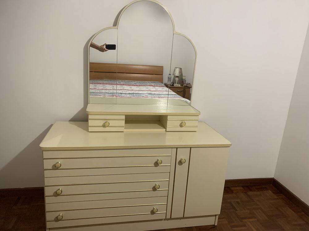 Conjunto 2 Mesinhas Cabeceira + Cómoda + Espelho