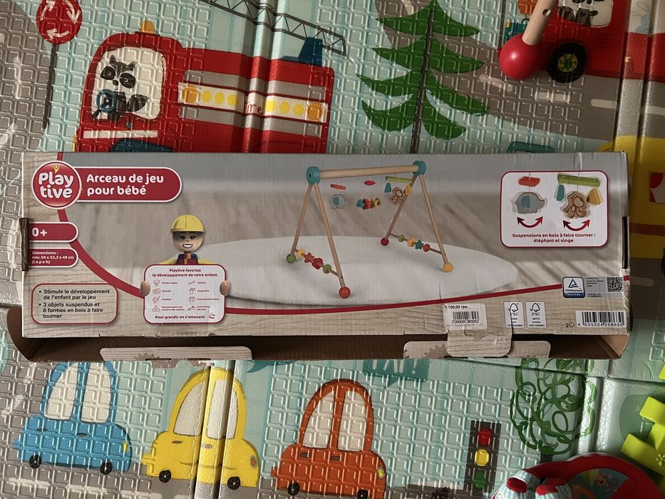 Дитячий деревяний розвиваючий центр