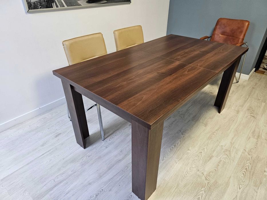 Elegancki stół rozkładany