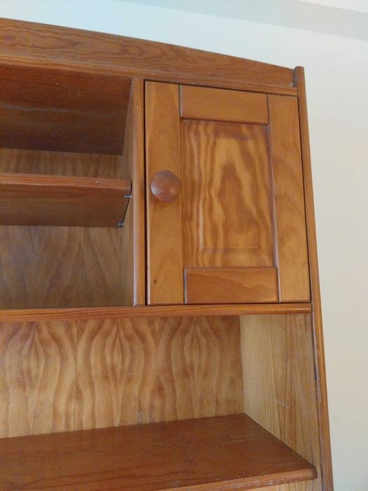 Escrivaninha com estante integrada_madeira maciça de pinho