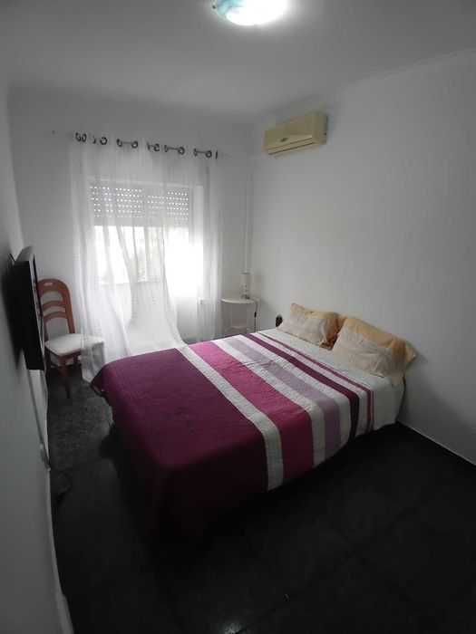 Quarto para arrendar em Almada