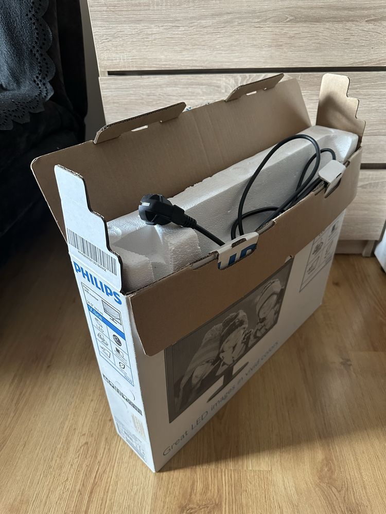 Monitor Philips 21.5” (54.6) LED sparwny