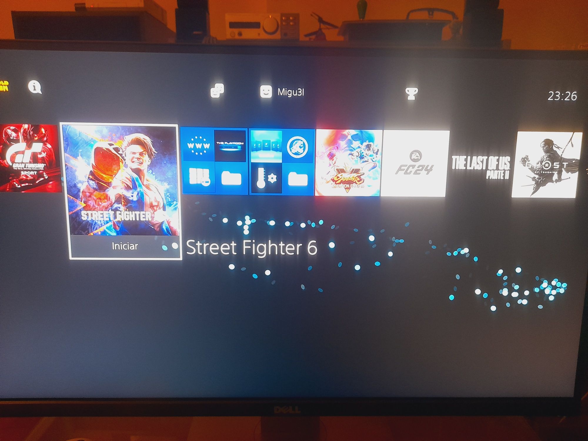 PS4 desbloqueada (FW 9.00) c/ disco de 1TB e comando original