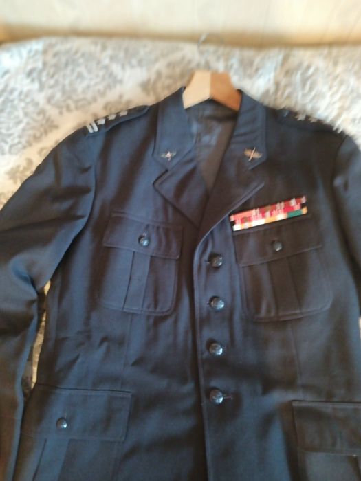 na sprzedaż dwa mundury czasów PRL