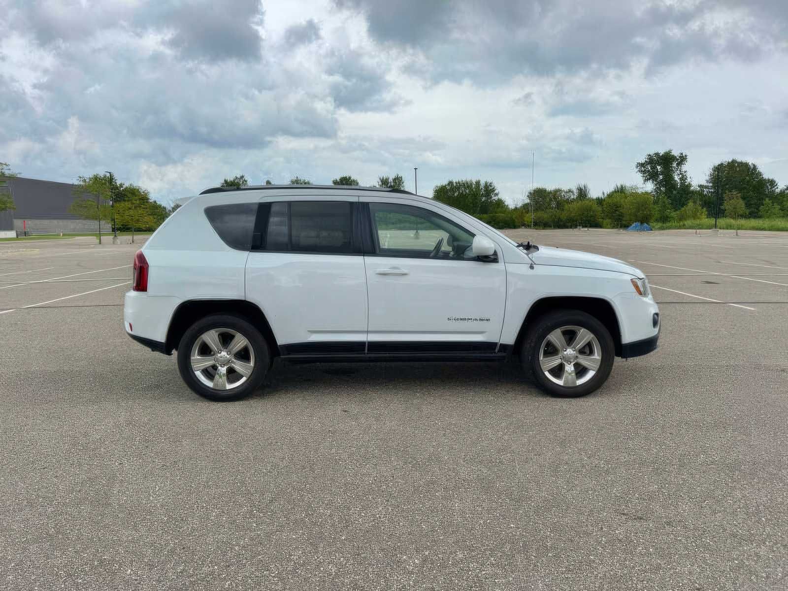 Jeep Compass Latitude      2016