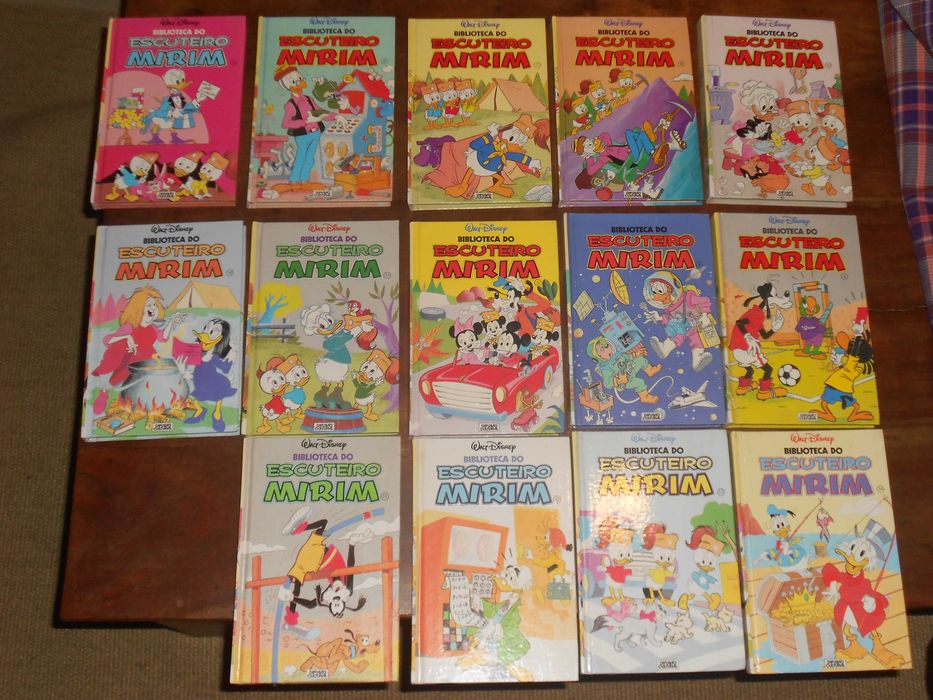 Biblioteca do Escuteiro Mirim diversos livros