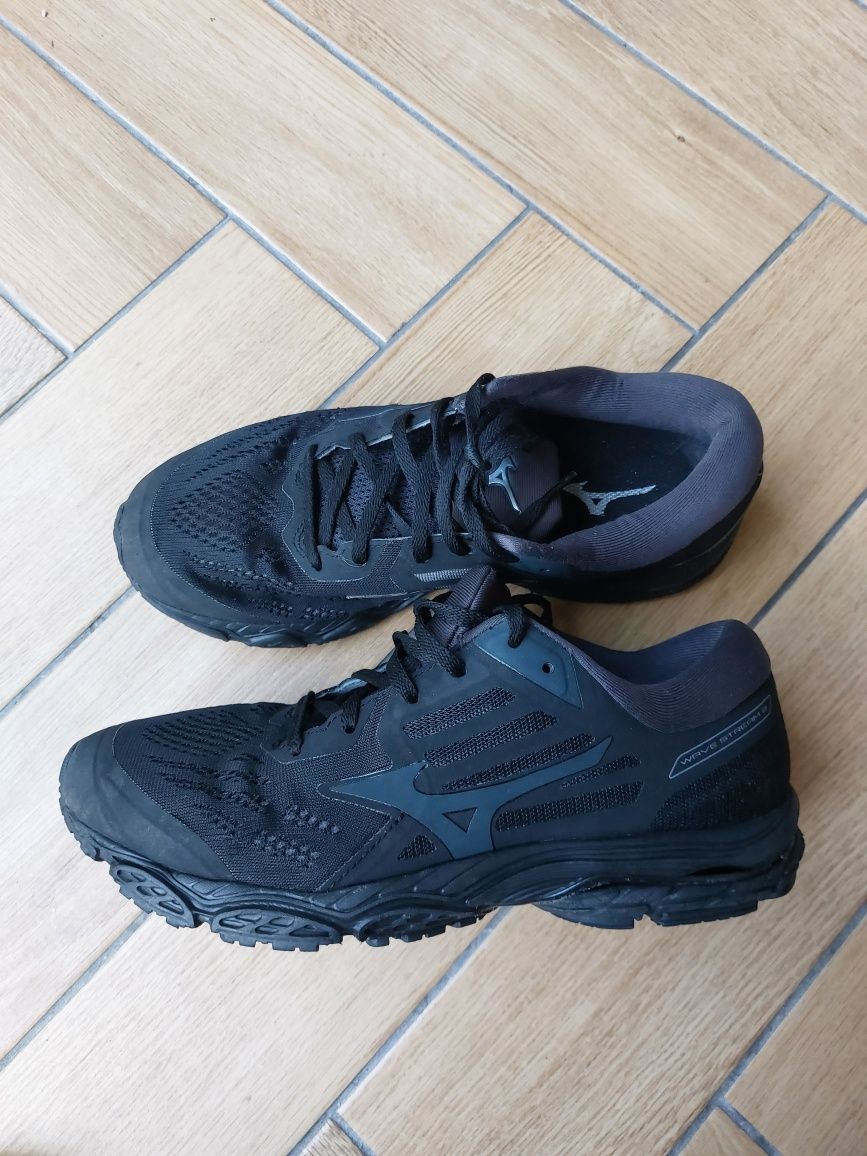 MIZUNO 40 Wave Stream 2 Czarne Wyprzedaż