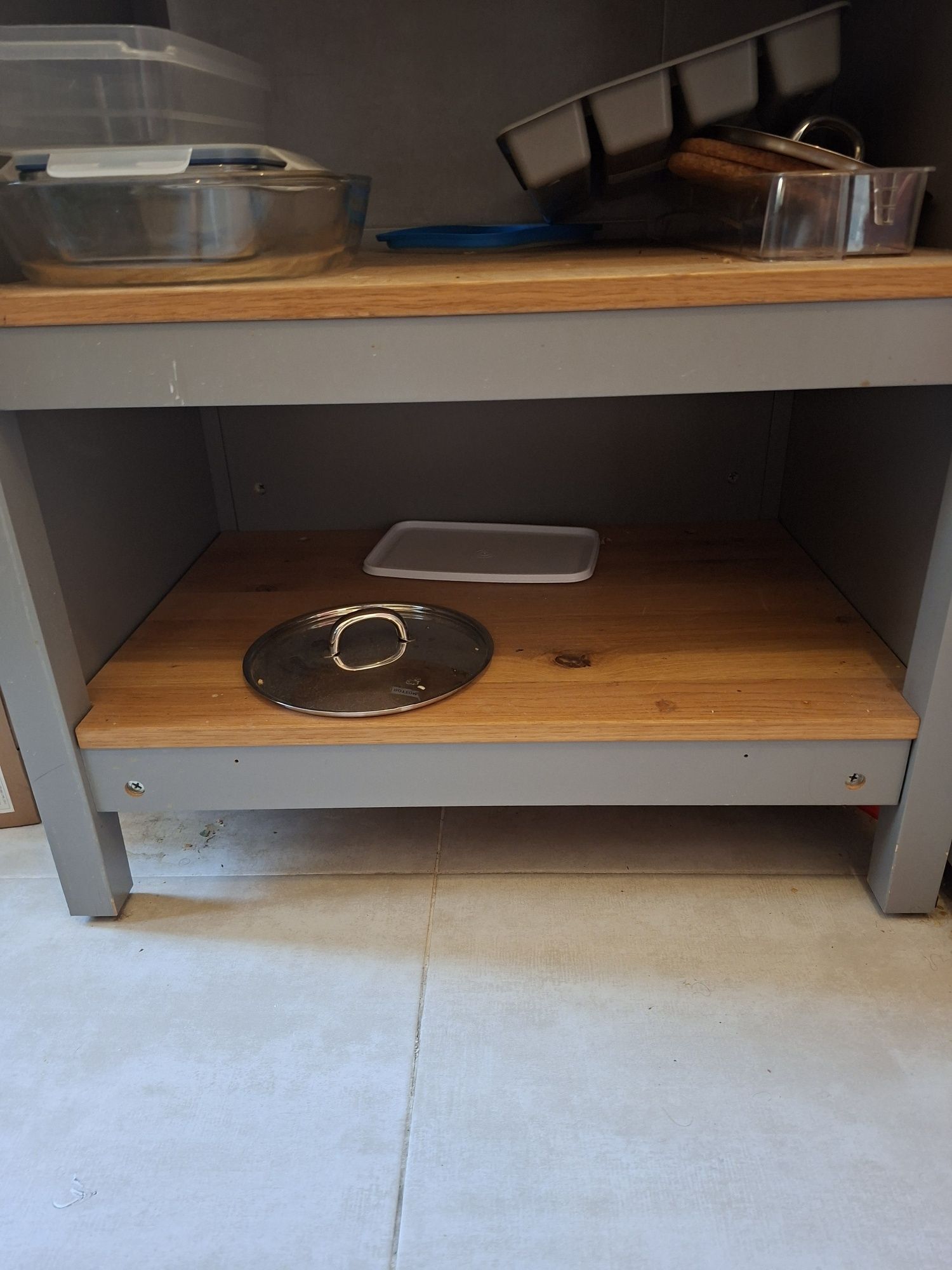 Movel de cozinha robusto Ikea com gaveta