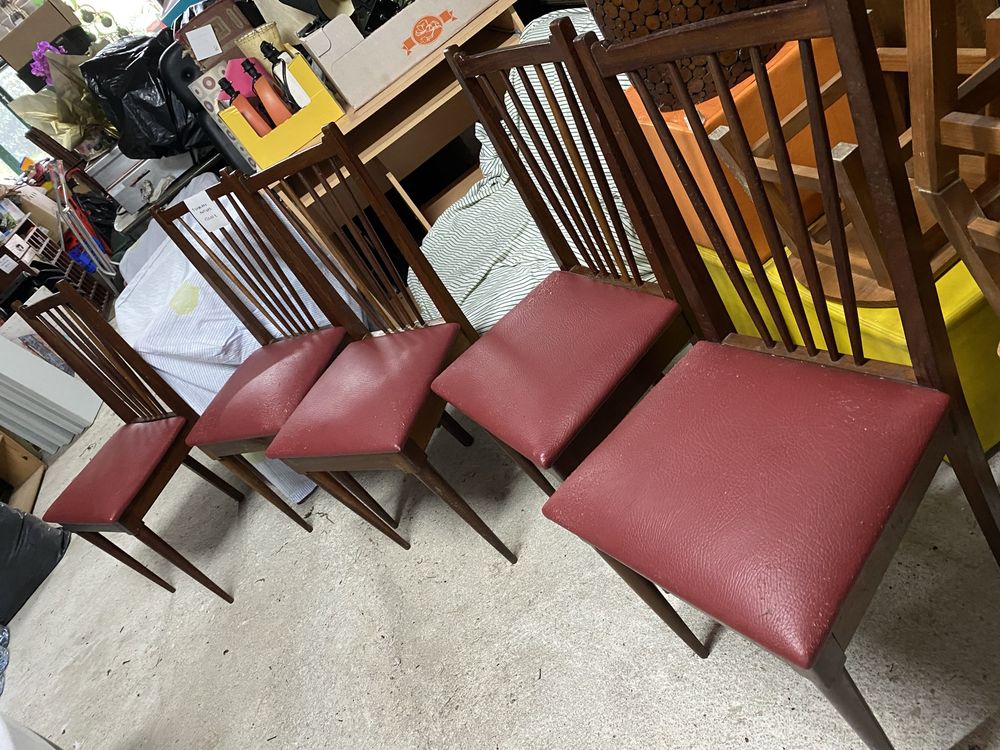 Conjunto de 5 Cadeiras Antigas de Madeira com Assento em Pele