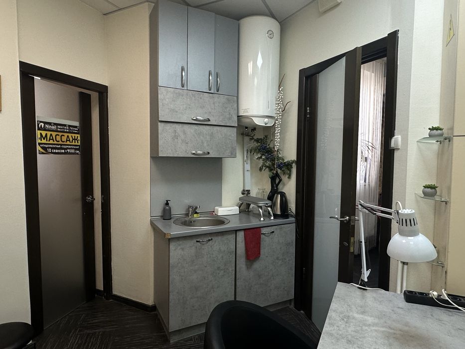 Героїв Дніпра 34, ТРАФІК, ФАСАД, МЕТРО, салон краси в ТЦ