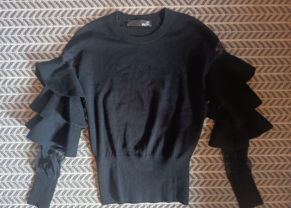 Malha preta love Moschino tamanho S