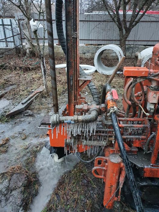 Буріння свердловин в камені бурение скважин малогабаритна установка