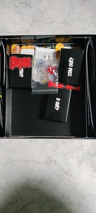 Jogo de tabuleiro "Homem que mordeu o cão"