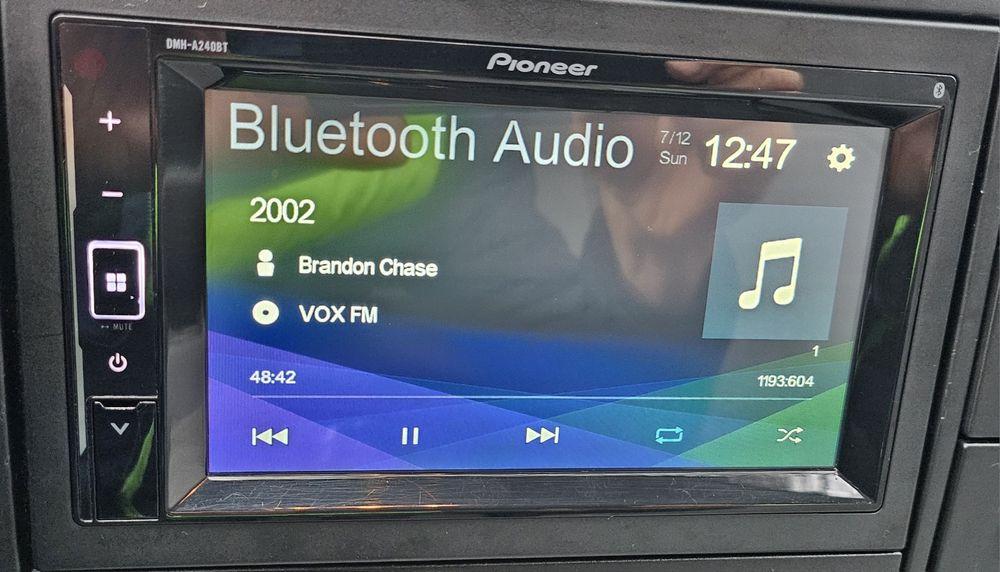 Radio Pioneer Dmh a240Bt  USB Bluetooth  2 Din  mało uzywane