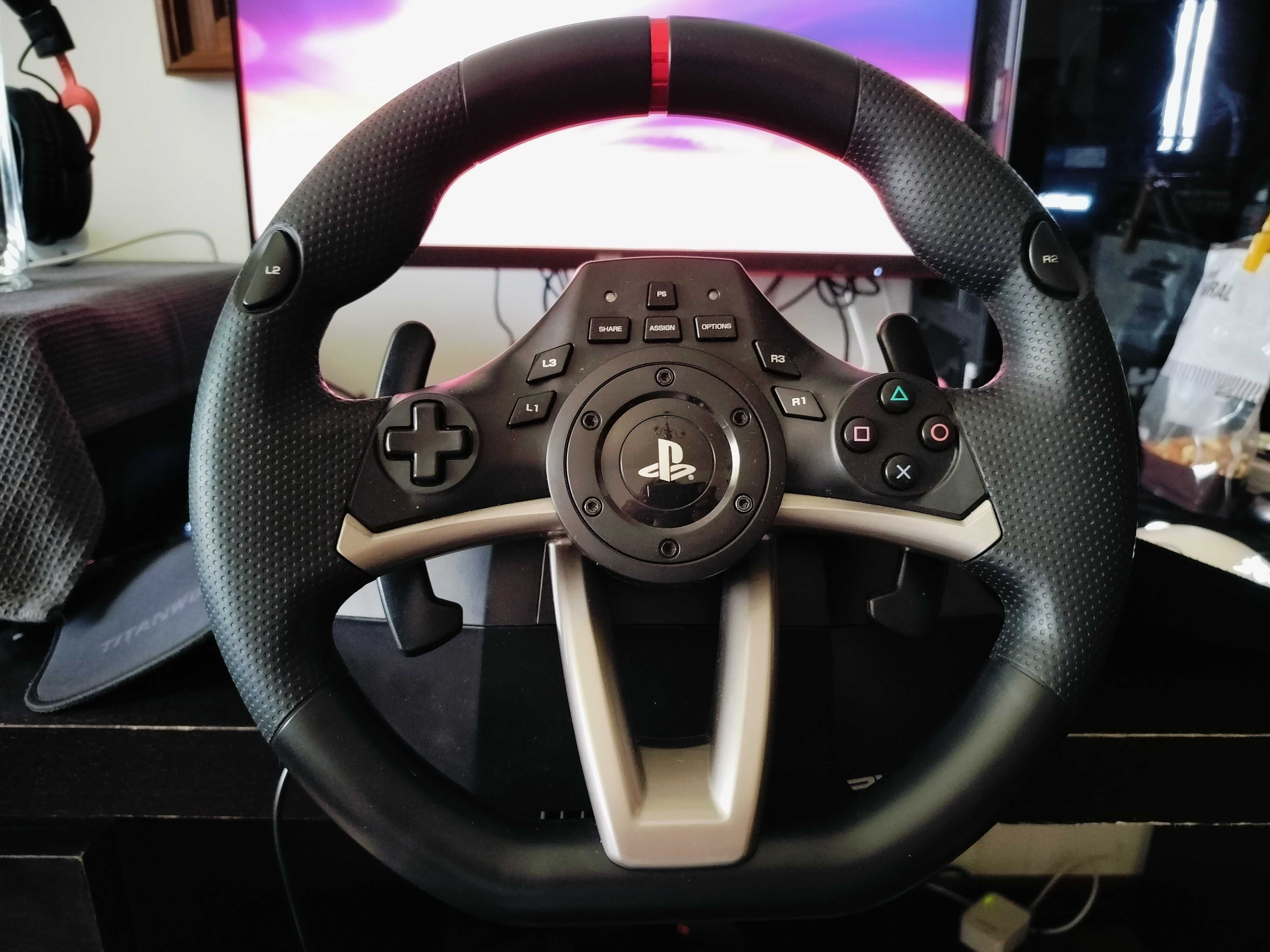 Volante HORI Racing Wheel Apex (PS4 - Preto)