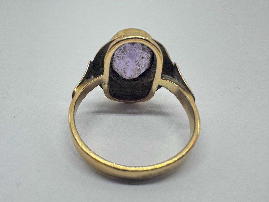 Złoty pierścionek z fioletowym oczkiem pr585 waga 3,45g rozmiar 12