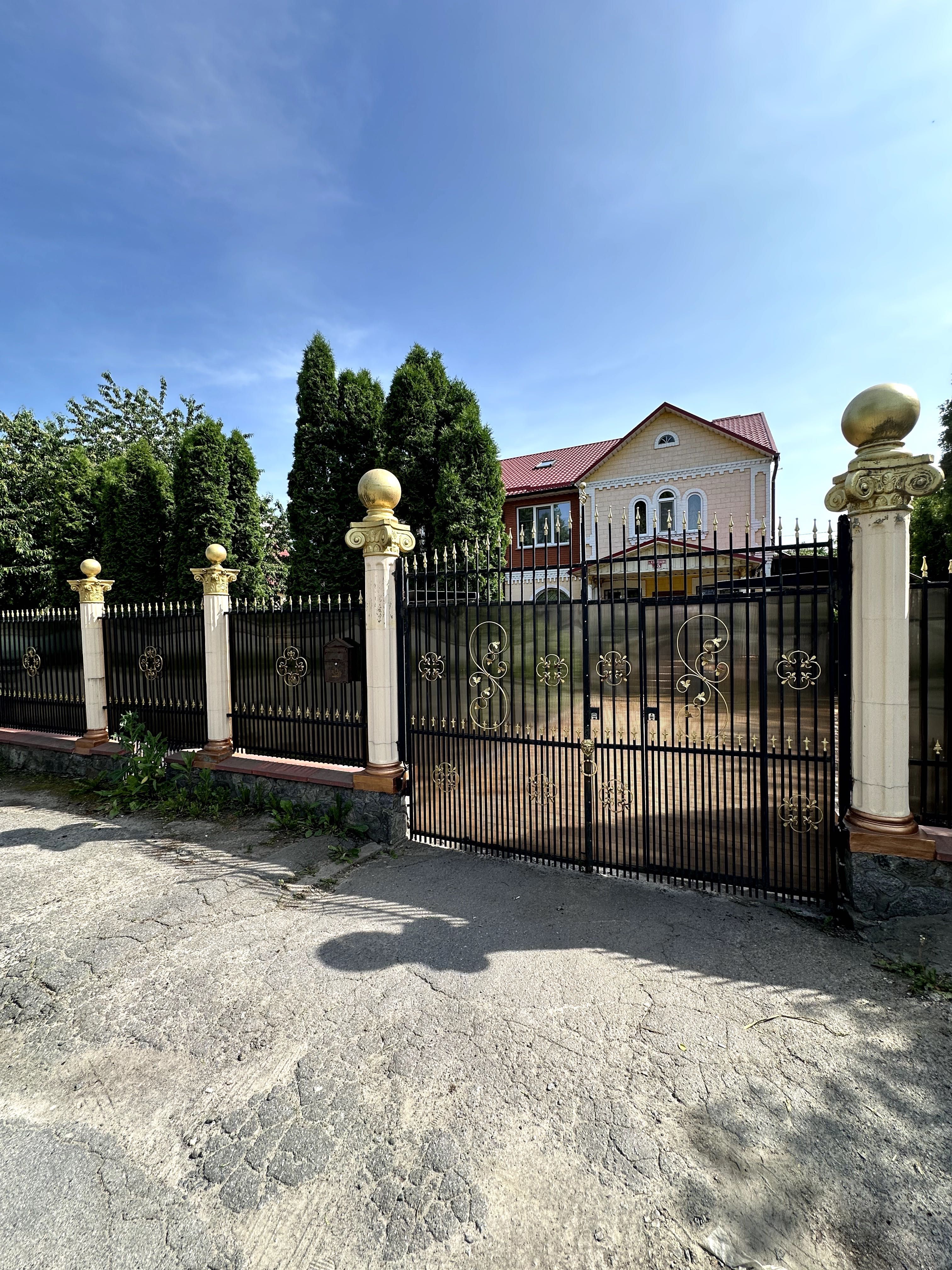 Продаж будинку 622 м.кв як для житла, так і комерційна інвестиція