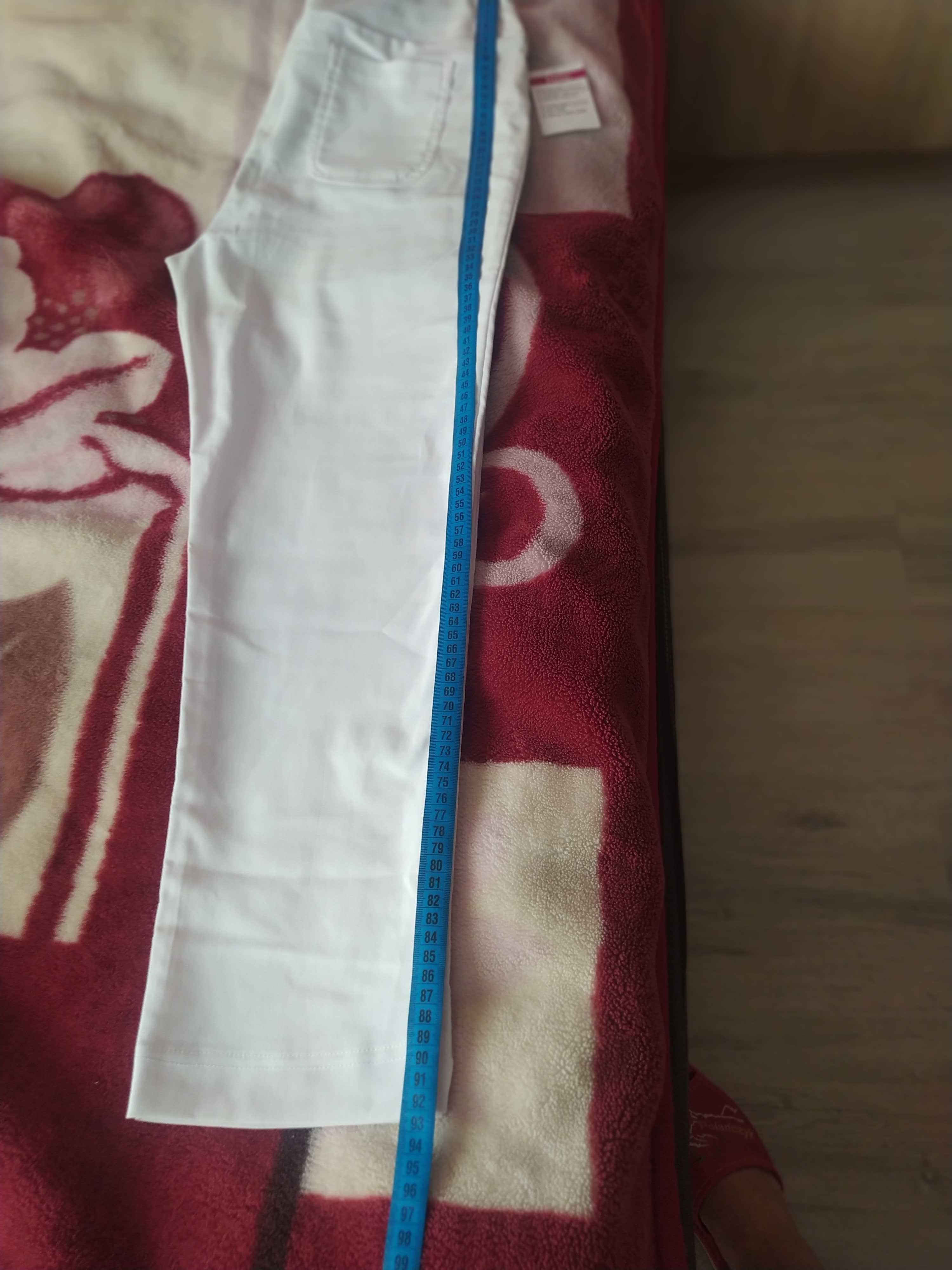 Letnie białe spodnie