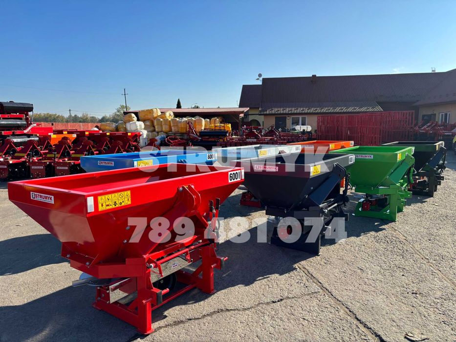 Rozsiewacz nawozów dwutalerzowy 400 - 1600 plandeka/hydraulika/STRUMYK