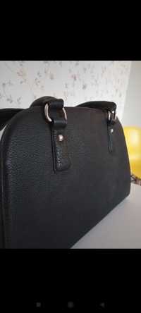 Elegancka czarna torebka