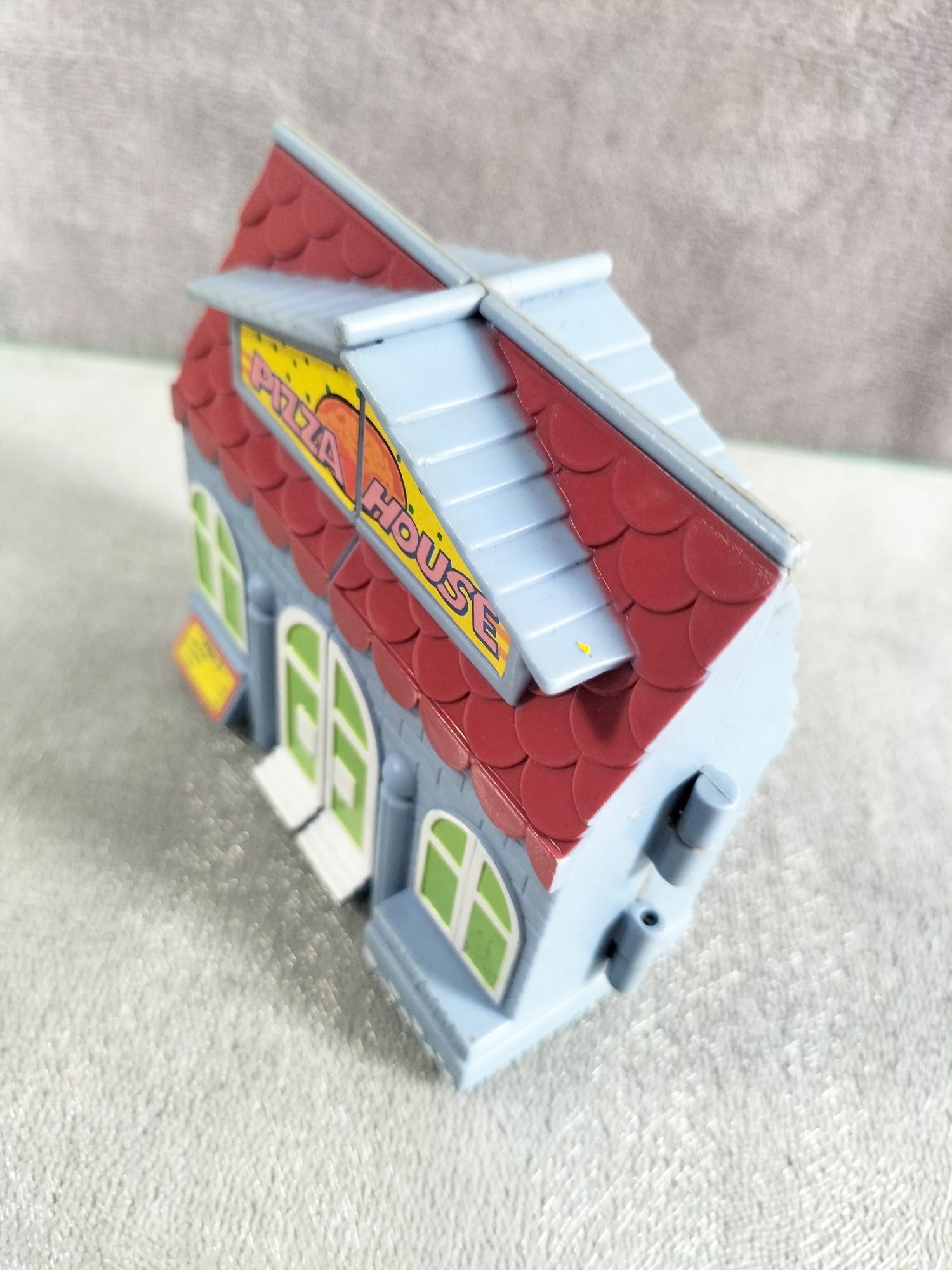 Otwierany domek Pizza House w stylu Polly Pocket lata 90