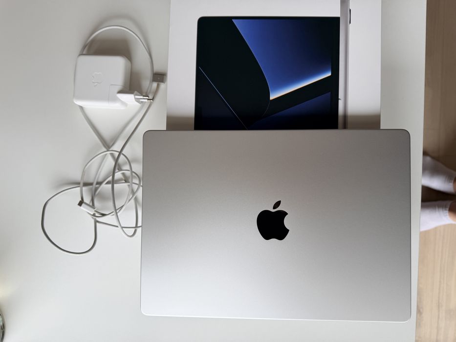 Macbook Pro M2 Pro 16GB RAM, 512GB RAM, 14 cala