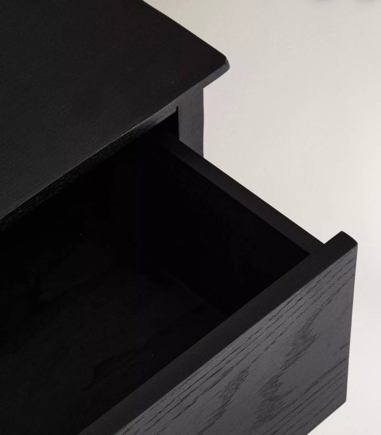 Mesa de cabeceira em carvalho da Zara Home