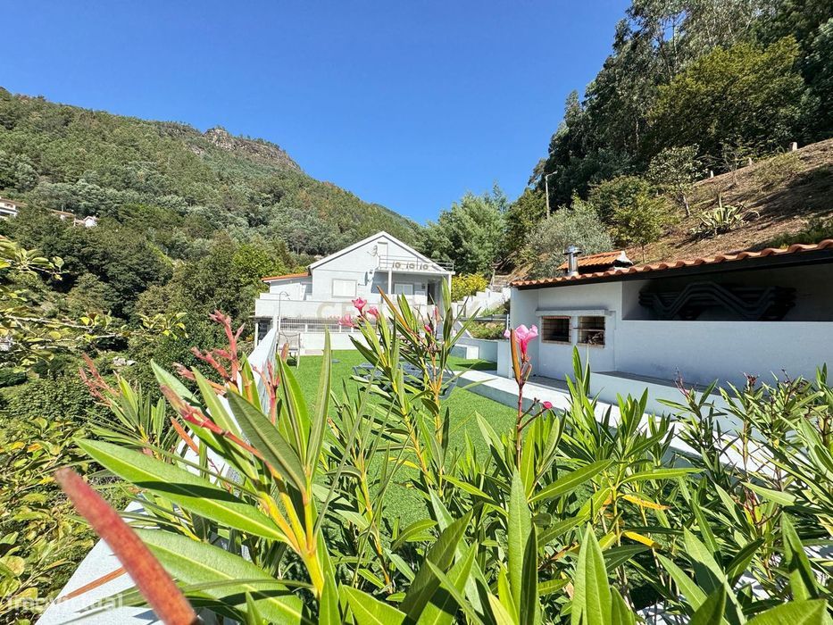 Propriedade de sonho no coração da Vila do Gerês, com vistas panorâmic