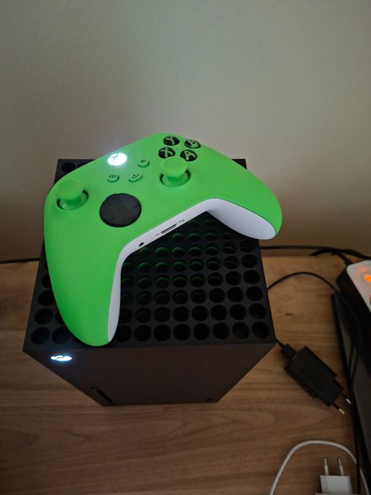 Konsola MICROSOFT XBOX Series X z napędem zamienię