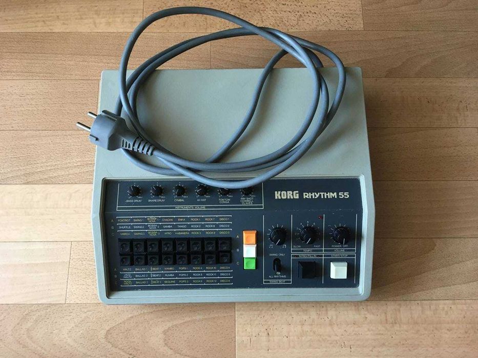 Аналогова драм машина Korg KR-55