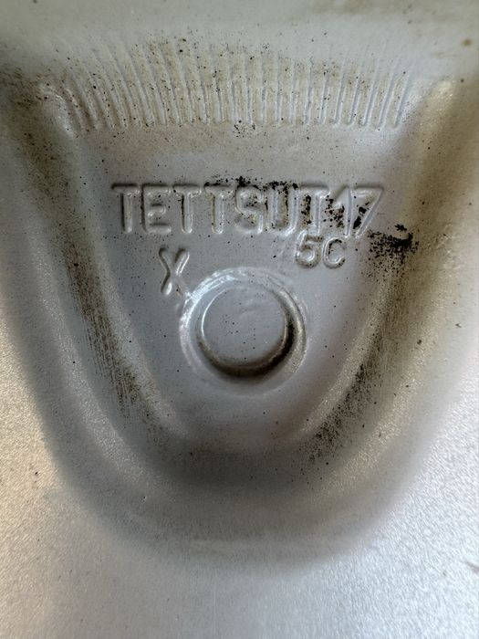 Диски оригинальные R17 5х114.3 / Зимняя резина hankook 225/60 R17