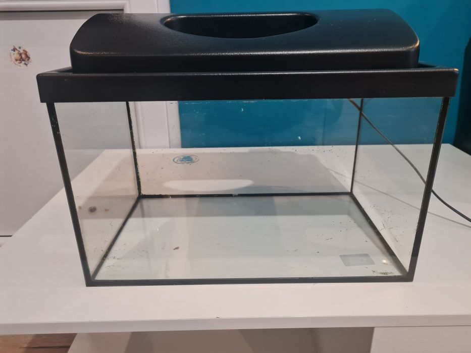 Akwarium 25 L.  Z  pokrywą + oświetlenie