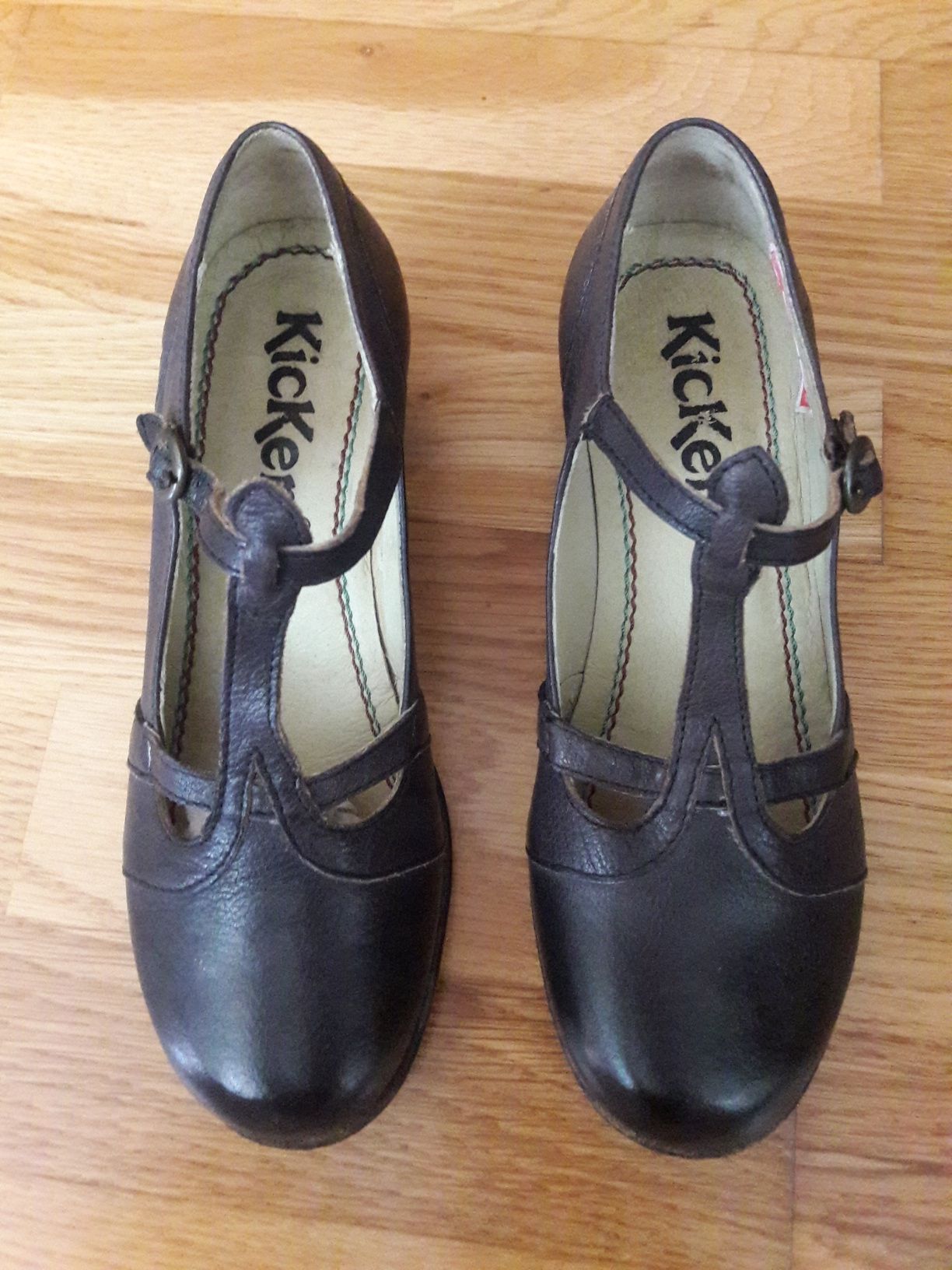 Sapatos pretos novos da Kickers, Gardenia, nr 36