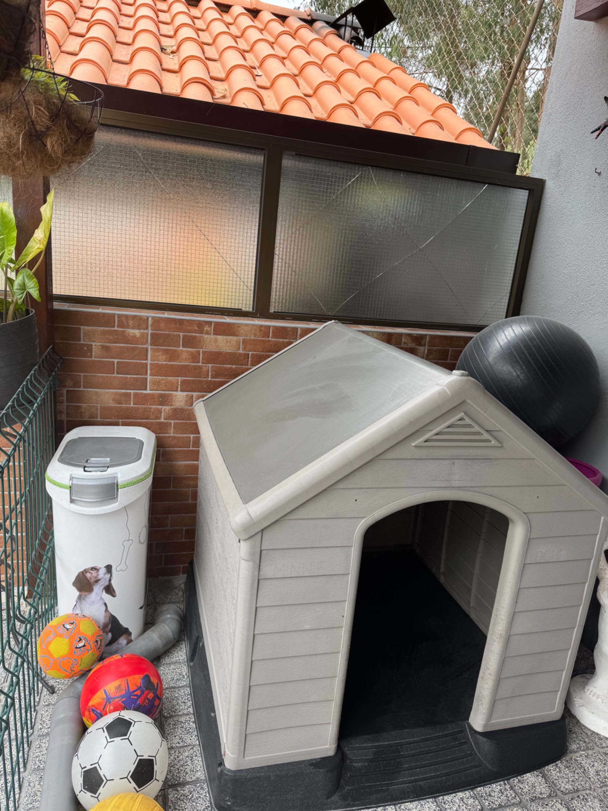 Vendo casota em pvc como nova