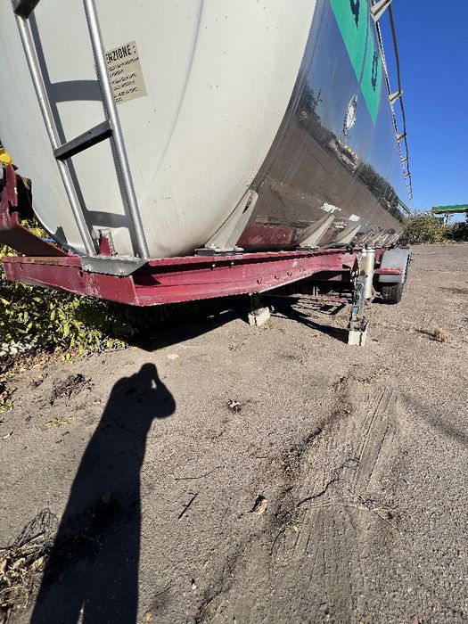 Продам Цистерну напівпричіп Menci