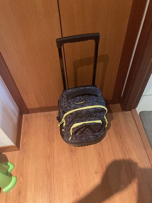 Mochilas   multiusos  com trolei e alcas para por as costas)